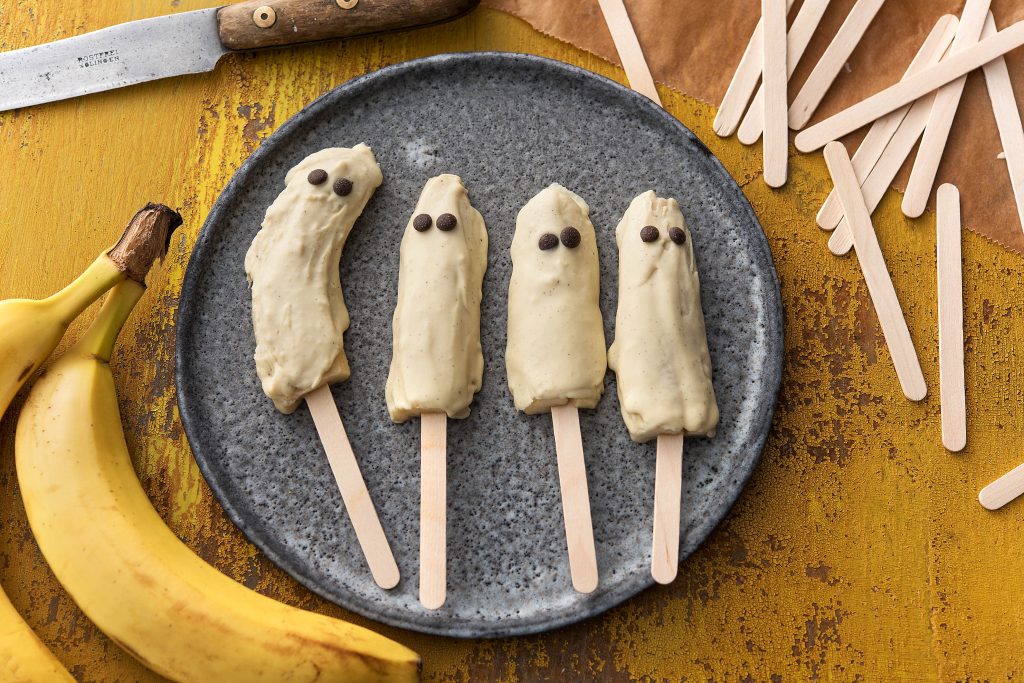 healthy Halloween treats-HelloFresh-banana-ghosts